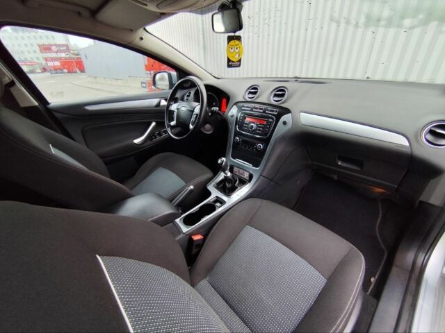 Сірий Форд Мондео, об'ємом двигуна 1.6 л та пробігом 219 тис. км за 6500 $, фото 17 на Automoto.ua