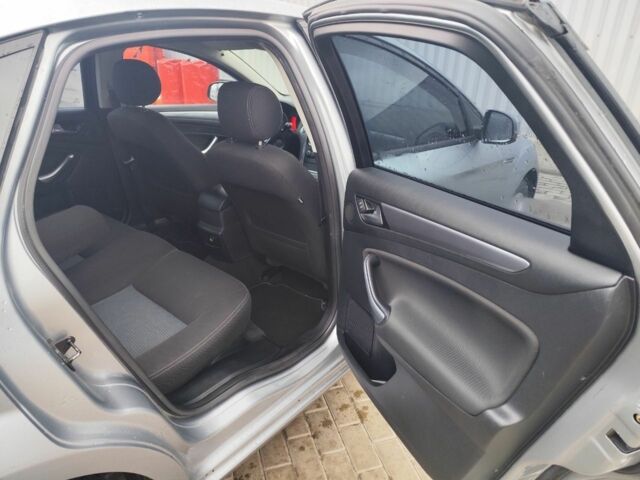 Сірий Форд Мондео, об'ємом двигуна 1.6 л та пробігом 219 тис. км за 6500 $, фото 12 на Automoto.ua