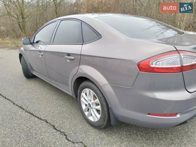 Серый Форд Мондео, объемом двигателя 1.6 л и пробегом 201 тыс. км за 7900 $, фото 4 на Automoto.ua
