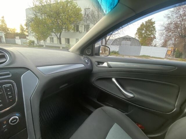 Серый Форд Мондео, объемом двигателя 1.6 л и пробегом 266 тыс. км за 11500 $, фото 9 на Automoto.ua