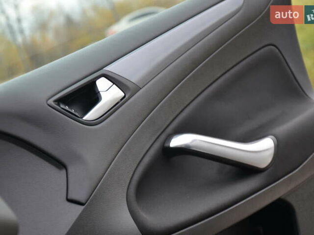 Сірий Форд Мондео, об'ємом двигуна 2 л та пробігом 206 тис. км за 7888 $, фото 45 на Automoto.ua