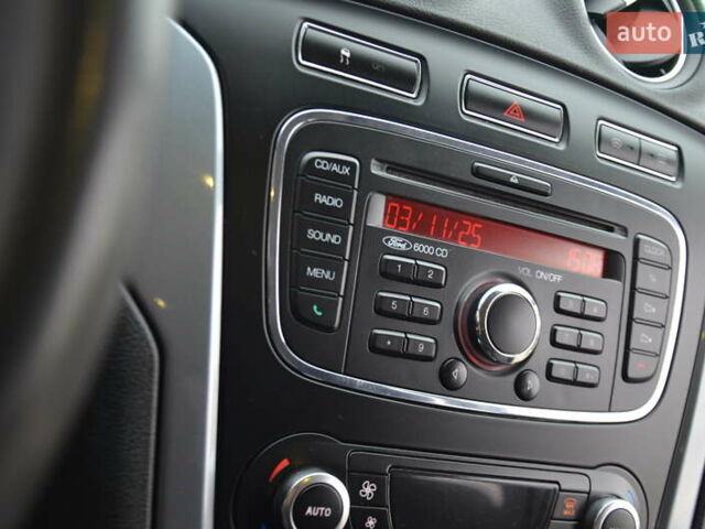 Сірий Форд Мондео, об'ємом двигуна 2 л та пробігом 206 тис. км за 7888 $, фото 67 на Automoto.ua