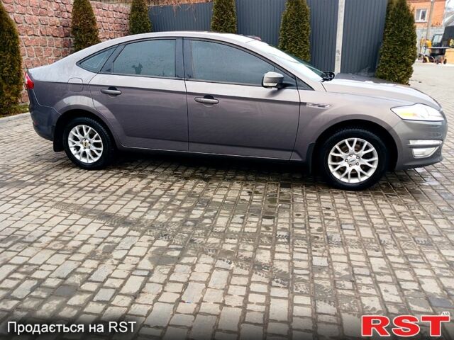 Сірий Форд Мондео, об'ємом двигуна 2 л та пробігом 124 тис. км за 9300 $, фото 2 на Automoto.ua