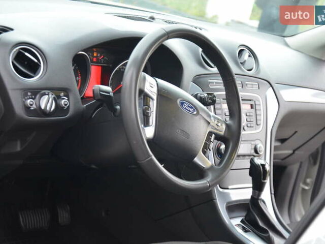 Сірий Форд Мондео, об'ємом двигуна 2 л та пробігом 206 тис. км за 7888 $, фото 63 на Automoto.ua