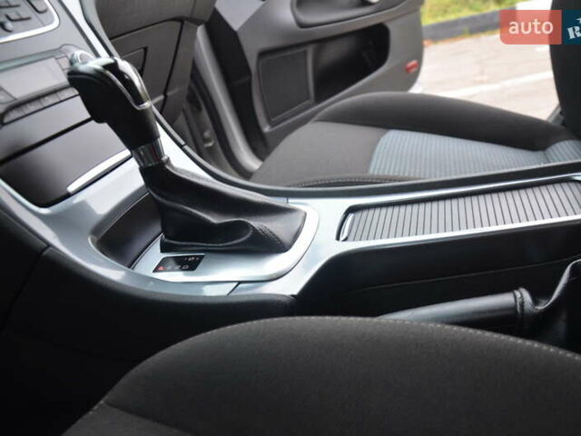 Сірий Форд Мондео, об'ємом двигуна 2 л та пробігом 206 тис. км за 7888 $, фото 38 на Automoto.ua