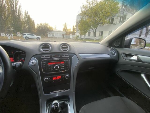 Серый Форд Мондео, объемом двигателя 1.6 л и пробегом 266 тыс. км за 11500 $, фото 8 на Automoto.ua