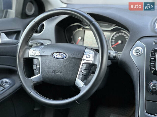 Сірий Форд Мондео, об'ємом двигуна 2 л та пробігом 229 тис. км за 8500 $, фото 5 на Automoto.ua