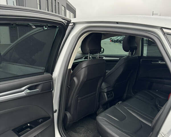 Серый Форд Мондео, объемом двигателя 2 л и пробегом 207 тыс. км за 11555 $, фото 15 на Automoto.ua