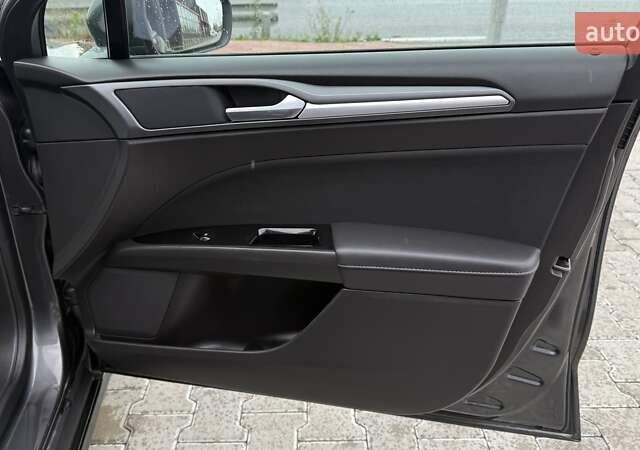 Серый Форд Мондео, объемом двигателя 2 л и пробегом 155 тыс. км за 13499 $, фото 25 на Automoto.ua