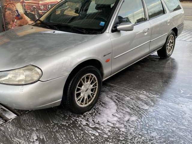 Серый Форд Мондео, объемом двигателя 1.8 л и пробегом 250 тыс. км за 1500 $, фото 4 на Automoto.ua