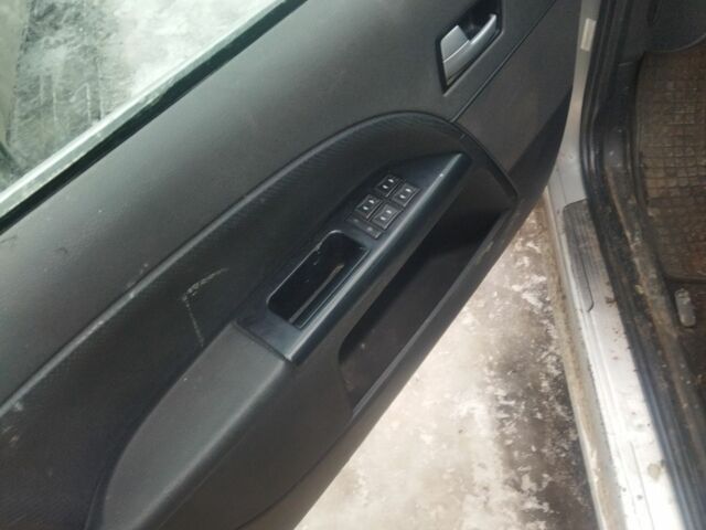 Сірий Форд Мондео, об'ємом двигуна 2 л та пробігом 28 тис. км за 1950 $, фото 4 на Automoto.ua