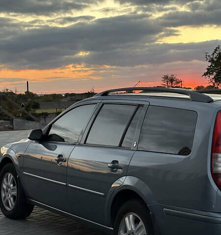 Серый Форд Мондео, объемом двигателя 2 л и пробегом 300 тыс. км за 4341 $, фото 7 на Automoto.ua