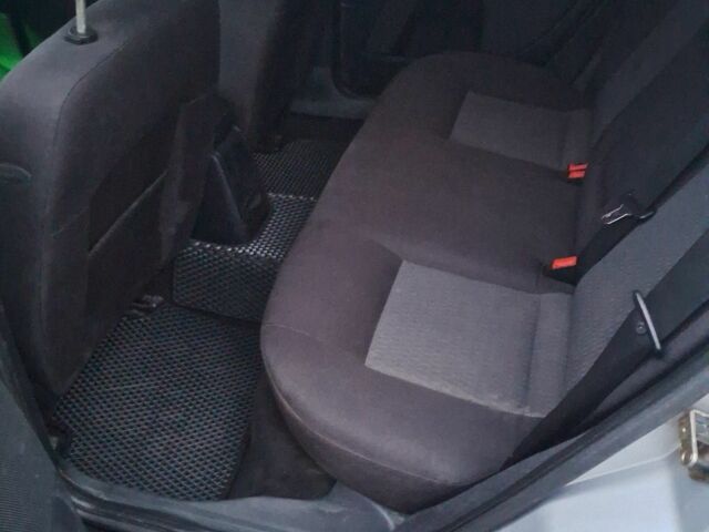 Серый Форд Мондео, объемом двигателя 2 л и пробегом 298 тыс. км за 4100 $, фото 5 на Automoto.ua