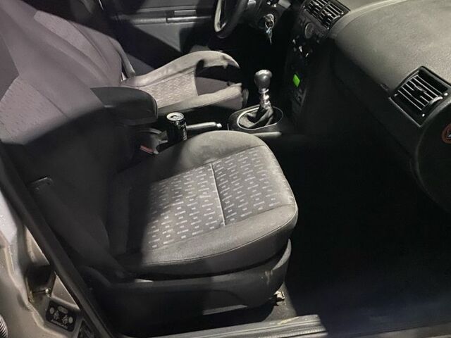 Серый Форд Мондео, объемом двигателя 2 л и пробегом 254 тыс. км за 3500 $, фото 1 на Automoto.ua