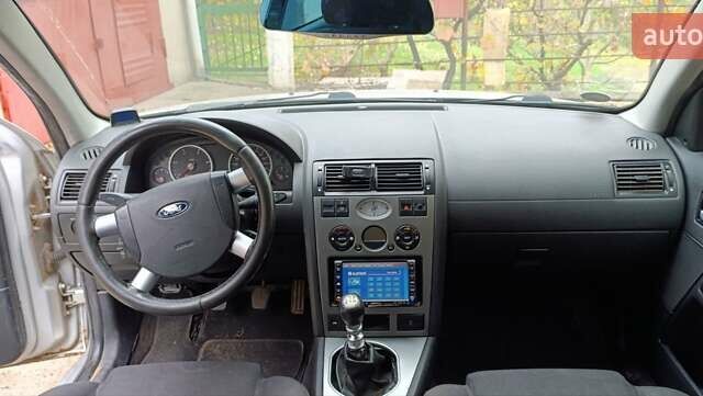 Сірий Форд Мондео, об'ємом двигуна 2 л та пробігом 326 тис. км за 1950 $, фото 2 на Automoto.ua