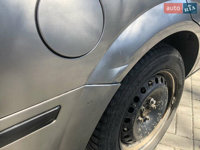 Серый Форд Мондео, объемом двигателя 1.8 л и пробегом 410 тыс. км за 2699 $, фото 7 на Automoto.ua