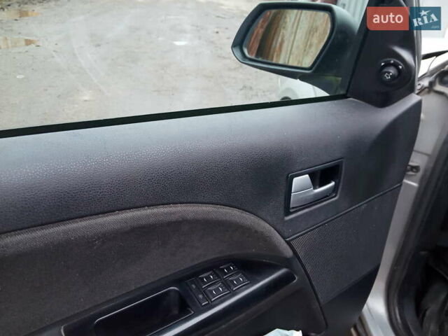 Серый Форд Мондео, объемом двигателя 2 л и пробегом 424 тыс. км за 2500 $, фото 8 на Automoto.ua