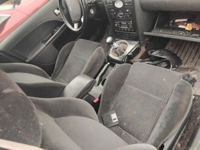 Серый Форд Мондео, объемом двигателя 1.8 л и пробегом 230 тыс. км за 1000 $, фото 4 на Automoto.ua