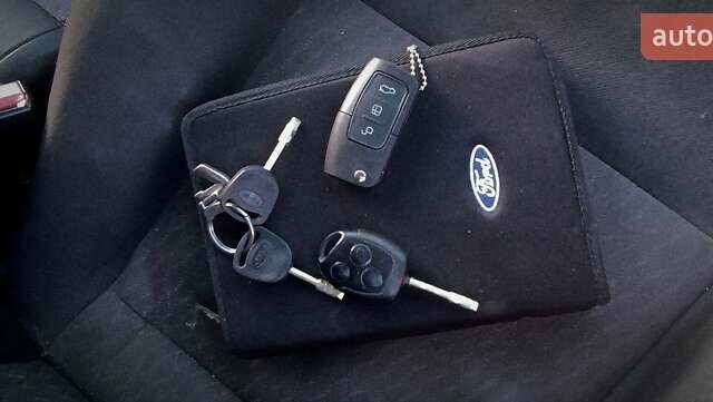 Сірий Форд Мондео, об'ємом двигуна 2 л та пробігом 412 тис. км за 3100 $, фото 27 на Automoto.ua