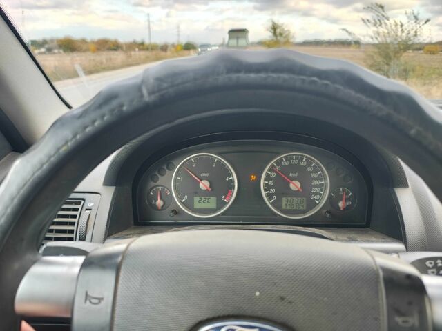 Сірий Форд Мондео, об'ємом двигуна 2 л та пробігом 370 тис. км за 1909 $, фото 6 на Automoto.ua