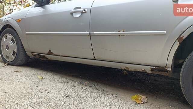 Сірий Форд Мондео, об'ємом двигуна 2 л та пробігом 326 тис. км за 1950 $, фото 5 на Automoto.ua