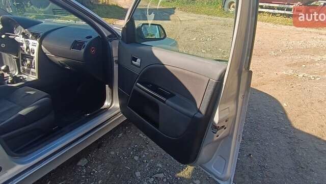 Сірий Форд Мондео, об'ємом двигуна 2 л та пробігом 412 тис. км за 3100 $, фото 26 на Automoto.ua