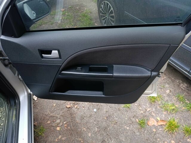 Серый Форд Мондео, объемом двигателя 2 л и пробегом 256 тыс. км за 3400 $, фото 4 на Automoto.ua