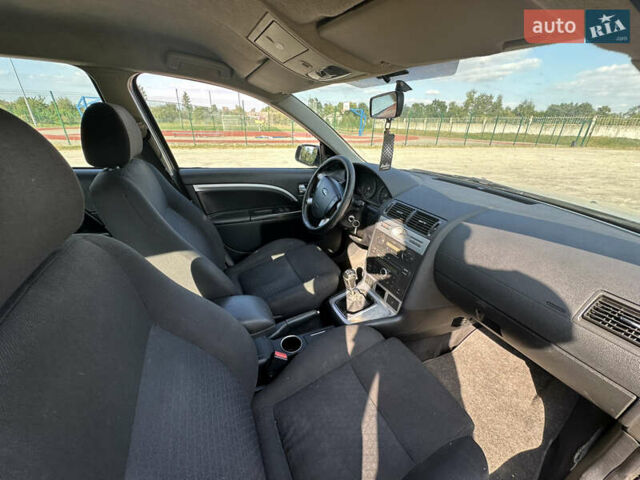 Серый Форд Мондео, объемом двигателя 2 л и пробегом 389 тыс. км за 2650 $, фото 9 на Automoto.ua