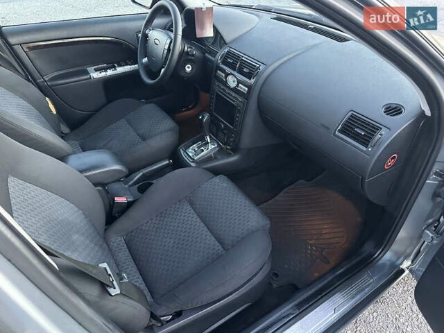 Форд Мондео 2003 в Черновцах на Automoto.ua Серый Форд Мондео, объемом двигателя 2 л и пробегом 300 тыс. км за 3350 $, фото 14 на Automoto.ua