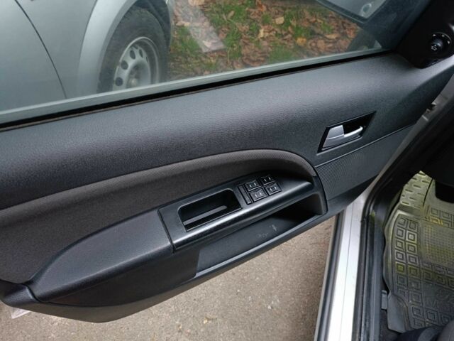 Серый Форд Мондео, объемом двигателя 2 л и пробегом 256 тыс. км за 3400 $, фото 8 на Automoto.ua