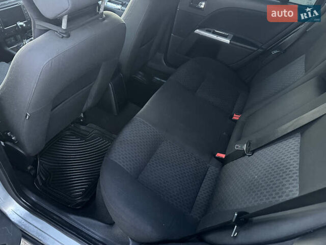 Форд Мондео 2003 в Черновцах на Automoto.ua Серый Форд Мондео, объемом двигателя 2 л и пробегом 300 тыс. км за 3350 $, фото 13 на Automoto.ua