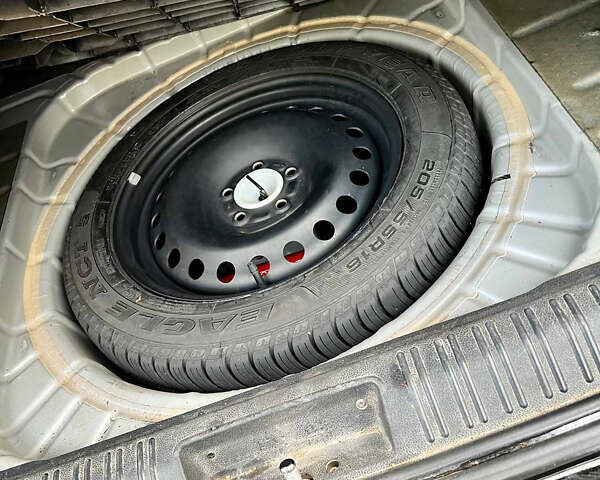 Форд Мондео 2003 в Млынове на Automoto.ua Серый Форд Мондео, объемом двигателя 1.8 л и пробегом 273 тыс. км за 3500 $, фото 21 на Automoto.ua