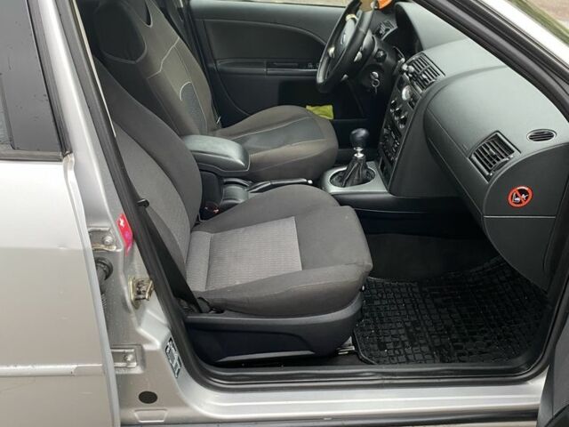 Сірий Форд Мондео, об'ємом двигуна 2 л та пробігом 487 тис. км за 3700 $, фото 3 на Automoto.ua