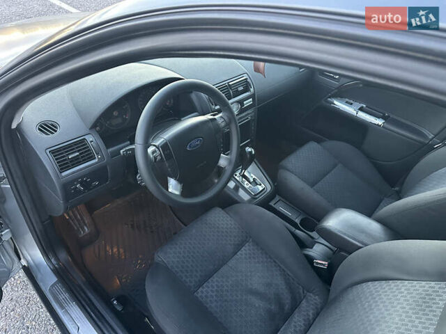 Форд Мондео 2003 в Черновцах на Automoto.ua Серый Форд Мондео, объемом двигателя 2 л и пробегом 300 тыс. км за 3350 $, фото 10 на Automoto.ua