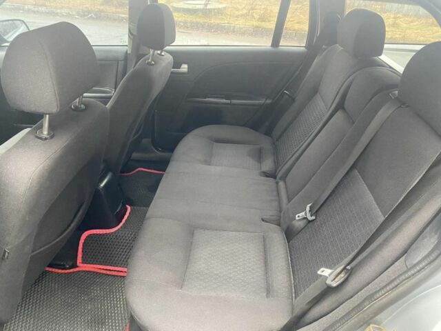 Серый Форд Мондео, объемом двигателя 2 л и пробегом 456 тыс. км за 4900 $, фото 4 на Automoto.ua