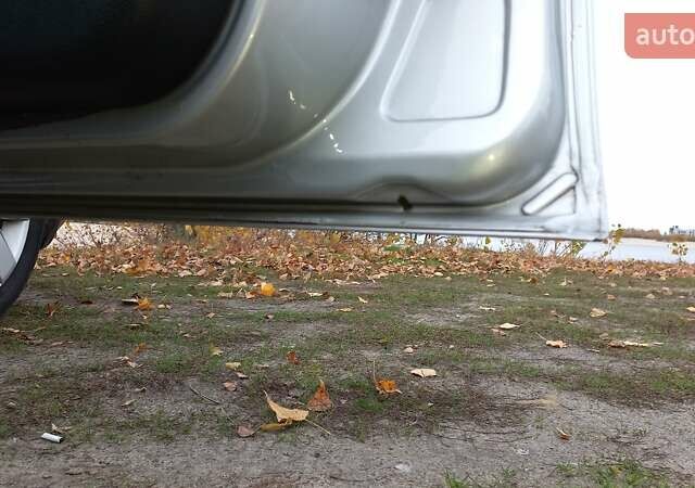 Сірий Форд Мондео, об'ємом двигуна 2 л та пробігом 303 тис. км за 5000 $, фото 19 на Automoto.ua