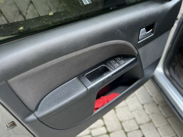 Серый Форд Мондео, объемом двигателя 2 л и пробегом 300 тыс. км за 4300 $, фото 3 на Automoto.ua