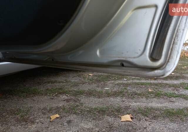 Сірий Форд Мондео, об'ємом двигуна 2 л та пробігом 303 тис. км за 5000 $, фото 18 на Automoto.ua