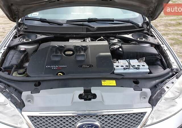 Сірий Форд Мондео, об'ємом двигуна 2 л та пробігом 303 тис. км за 5000 $, фото 6 на Automoto.ua
