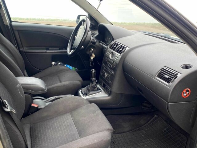 Серый Форд Мондео, объемом двигателя 2 л и пробегом 374 тыс. км за 3500 $, фото 6 на Automoto.ua