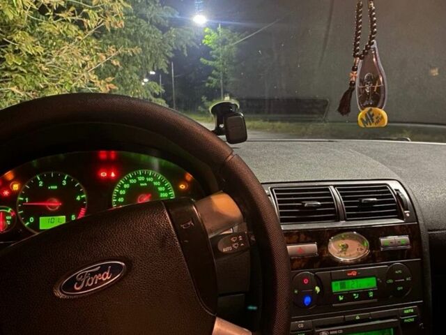 Серый Форд Мондео, объемом двигателя 2 л и пробегом 350 тыс. км за 3000 $, фото 1 на Automoto.ua