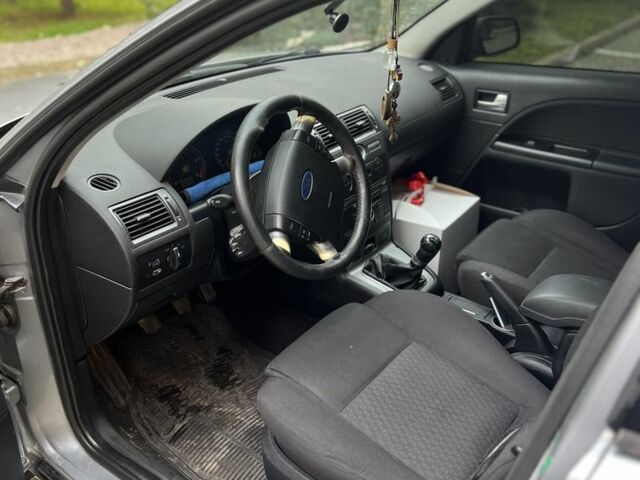 Серый Форд Мондео, объемом двигателя 2 л и пробегом 300 тыс. км за 4300 $, фото 4 на Automoto.ua