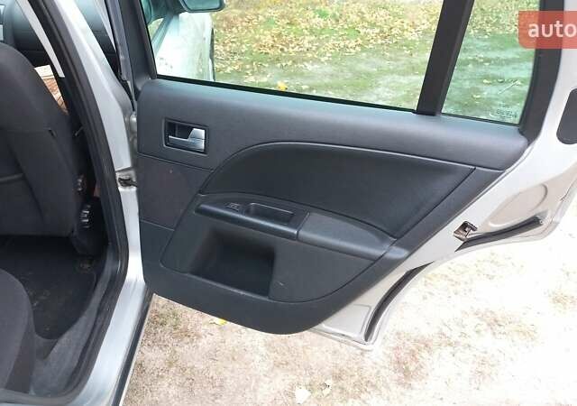 Сірий Форд Мондео, об'ємом двигуна 2 л та пробігом 303 тис. км за 5000 $, фото 26 на Automoto.ua