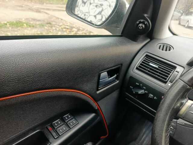 Сірий Форд Мондео, об'ємом двигуна 2 л та пробігом 332 тис. км за 2560 $, фото 13 на Automoto.ua