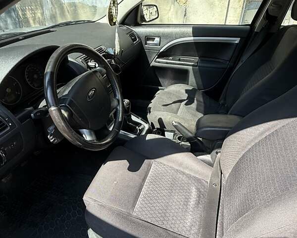 Серый Форд Мондео, объемом двигателя 2 л и пробегом 250 тыс. км за 4200 $, фото 5 на Automoto.ua