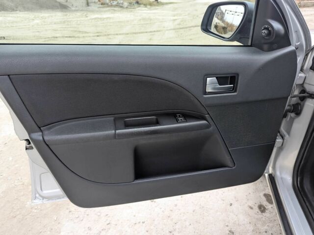 Серый Форд Мондео, объемом двигателя 2 л и пробегом 213 тыс. км за 1999 $, фото 16 на Automoto.ua