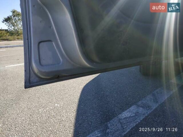 Сірий Форд Мондео, об'ємом двигуна 2 л та пробігом 199 тис. км за 3999 $, фото 42 на Automoto.ua