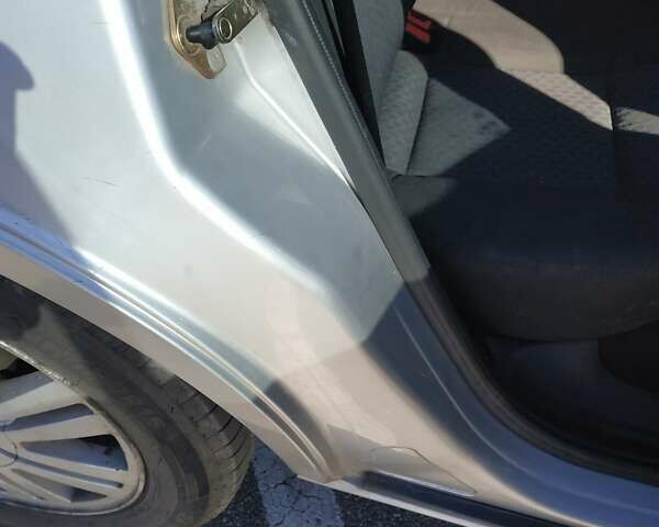 Сірий Форд Мондео, об'ємом двигуна 2 л та пробігом 199 тис. км за 3999 $, фото 38 на Automoto.ua