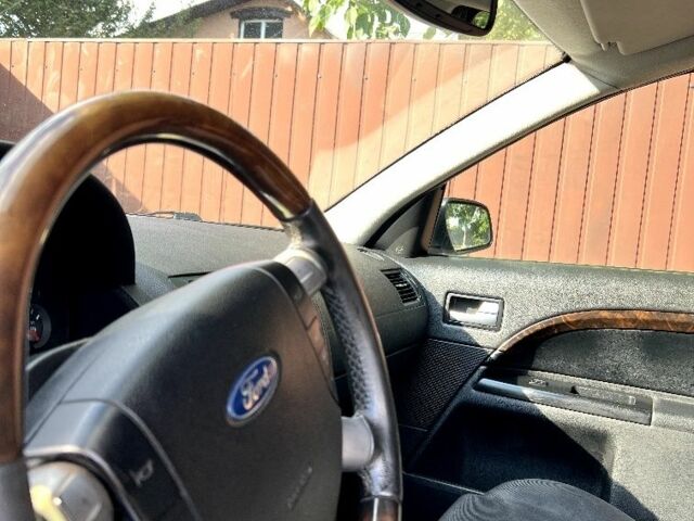 Сірий Форд Мондео, об'ємом двигуна 2 л та пробігом 405 тис. км за 4500 $, фото 3 на Automoto.ua