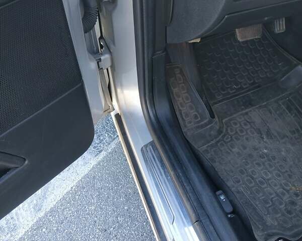 Сірий Форд Мондео, об'ємом двигуна 2 л та пробігом 199 тис. км за 3999 $, фото 40 на Automoto.ua